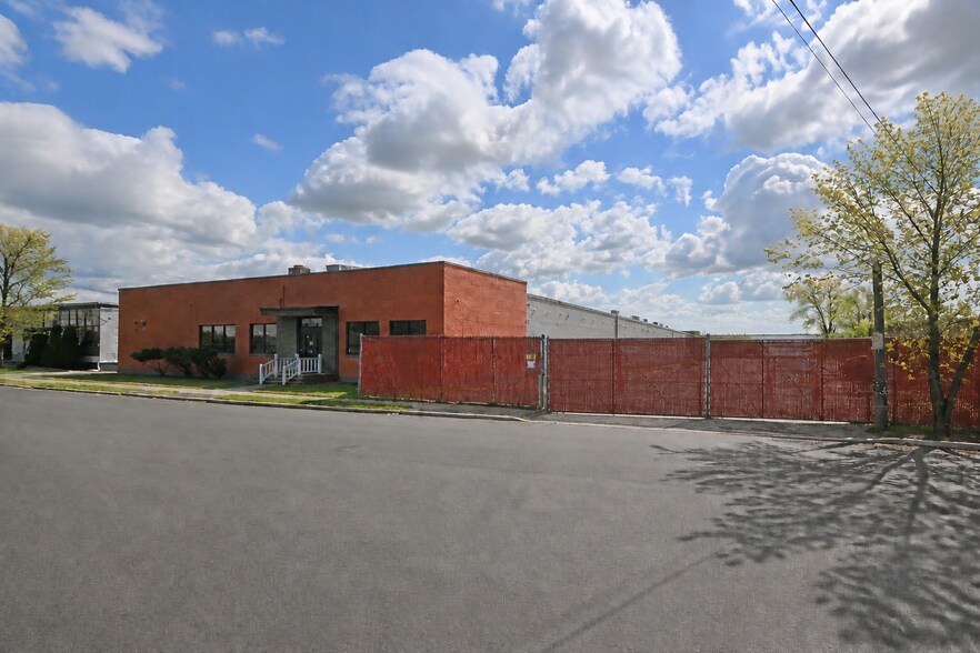 210 S Newman St, Hackensack, NJ à louer - Photo principale – Image 1 sur 24