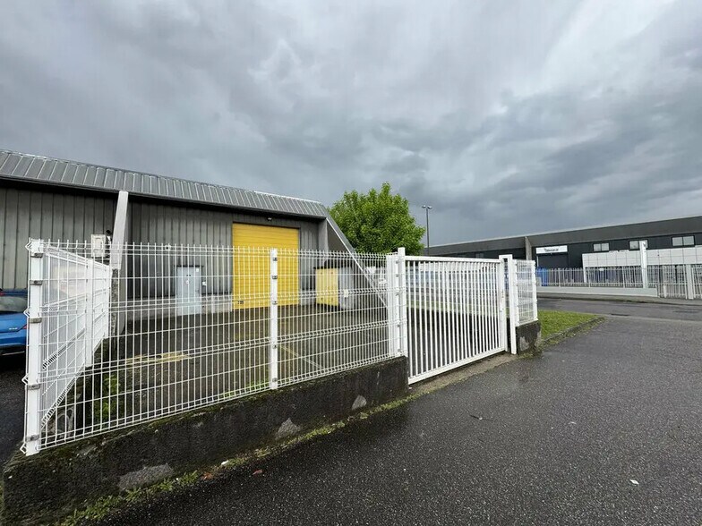 Local d’activités dans Vaulx-en-Velin à louer - Photo de l’immeuble – Image 2 sur 5