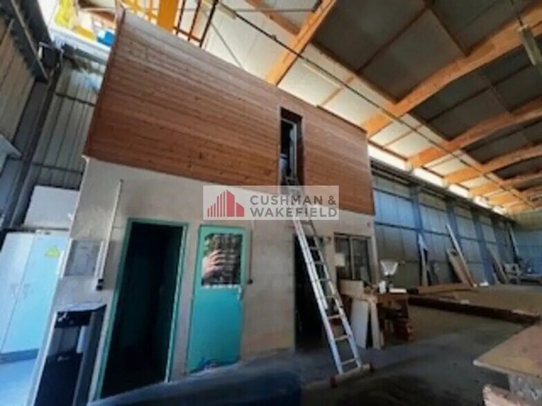 Local d’activités dans Remoulins à louer - Photo intérieure – Image 3 sur 3