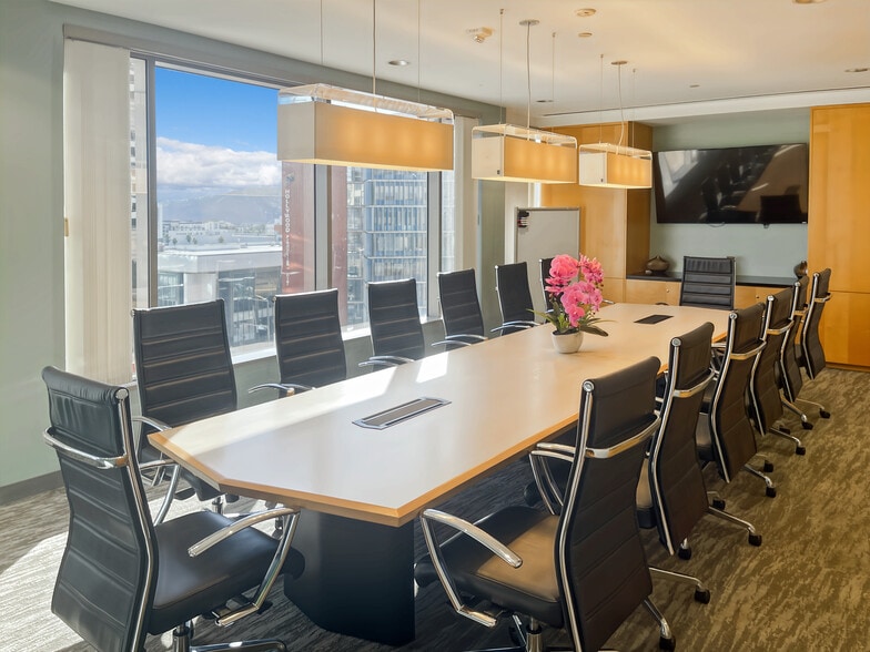 450 N Brand Blvd, Glendale, CA à louer - Photo intérieure – Image 2 sur 14