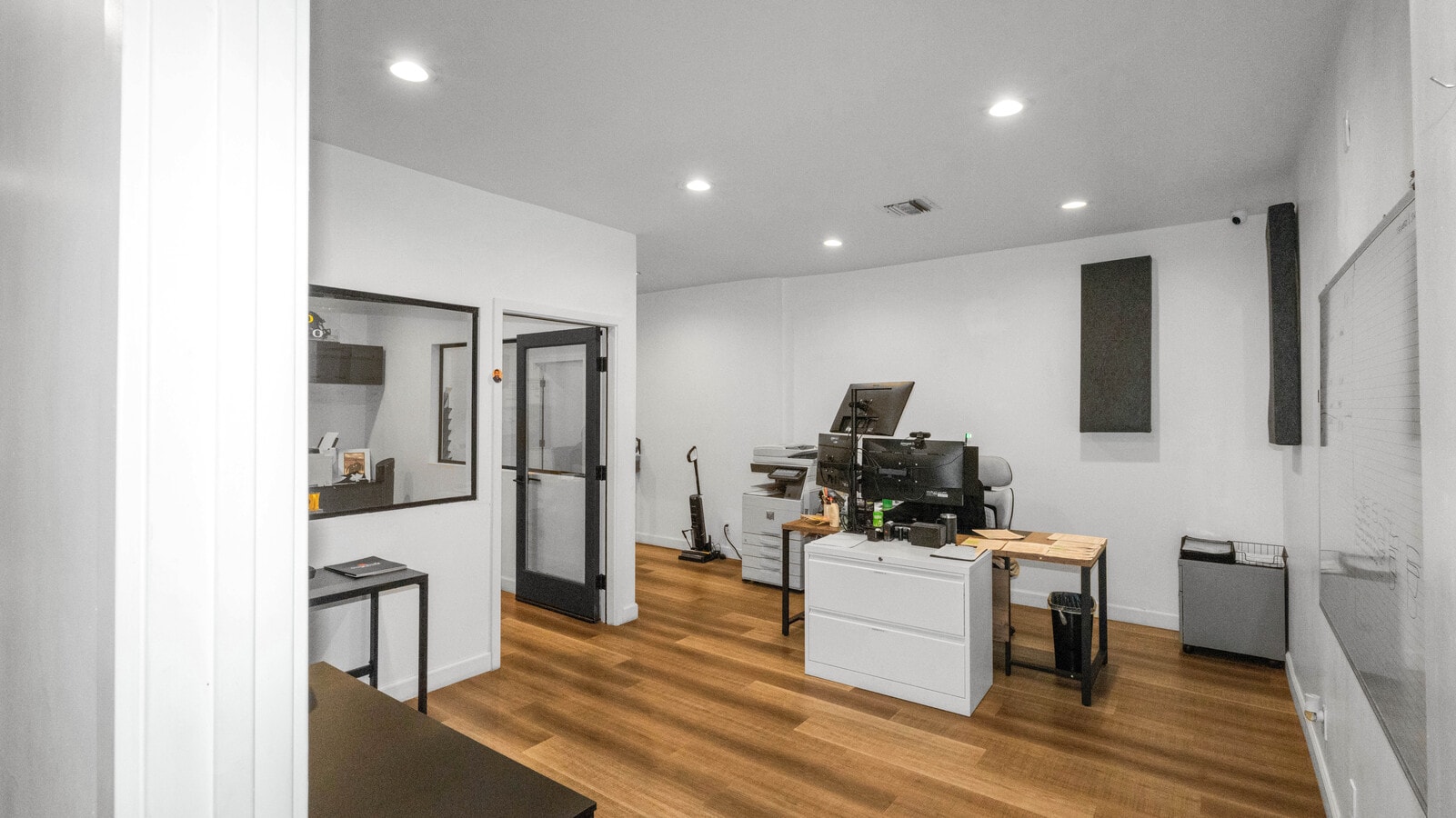 1132-1140 E Valencia Dr, Fullerton, CA 92831 - Lot 1134 - - Photo intérieure - Image 1 of 8