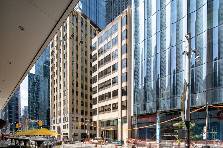 90 Adelaide St W, Toronto, ON à louer - Photo de l’immeuble – Image 2 sur 4