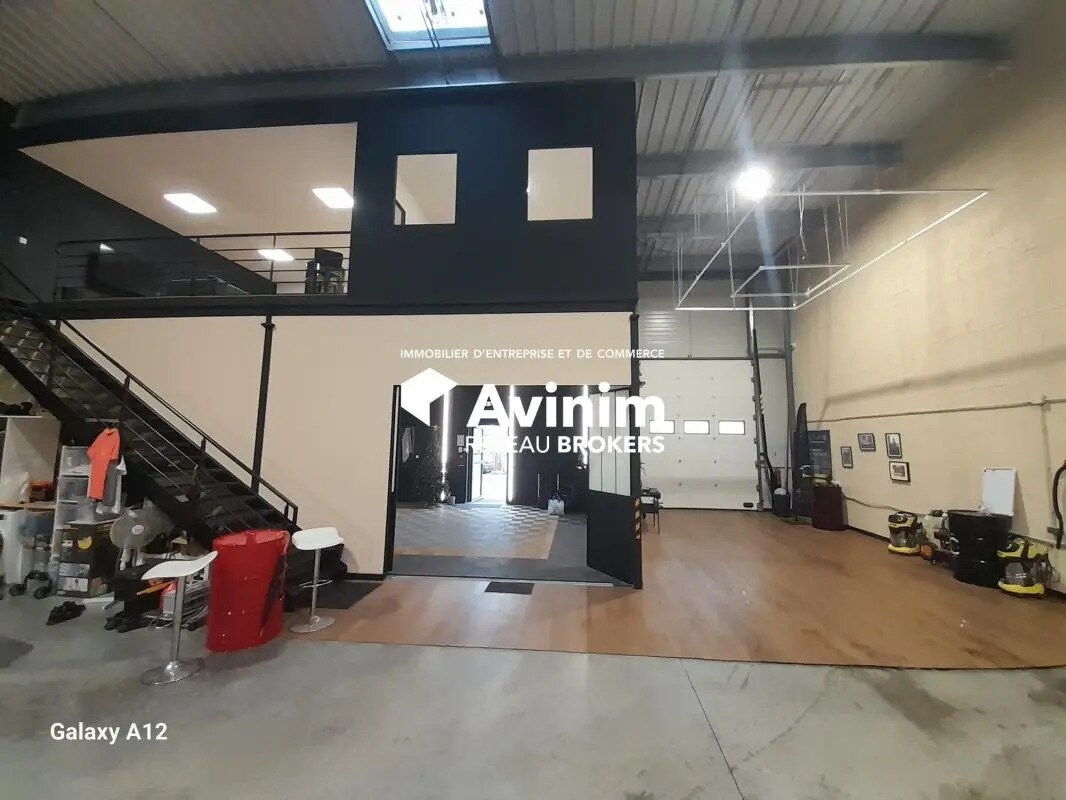 Local d’activités dans Saint-Jean-de-la-Ruelle à louer Photo de l’immeuble– Image 1 sur 8