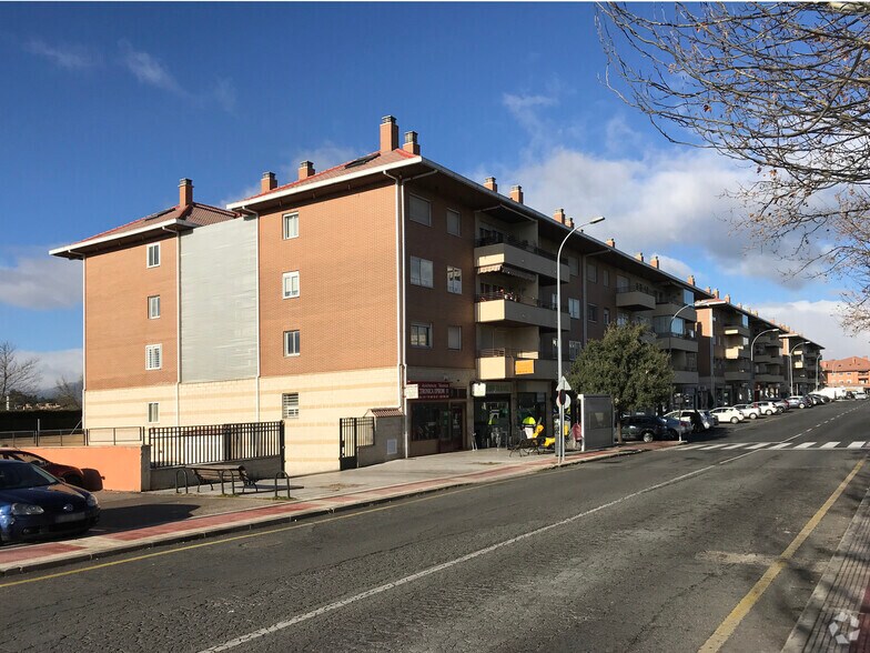 Calle los Madroños, 6, Collado Villalba, Madrid à louer - Photo de l’immeuble – Image 2 sur 3