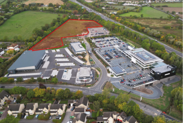 Corinthian Park, Cheltenham à vendre - Aérien – Image 1 sur 3