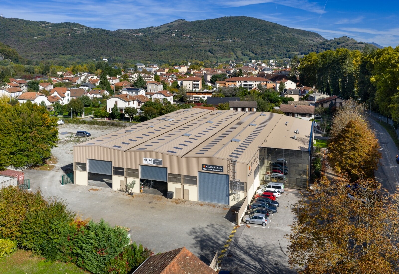 732 Avenue Aristide Briand, Vizille à louer Photo de l’immeuble– Image 1 sur 6
