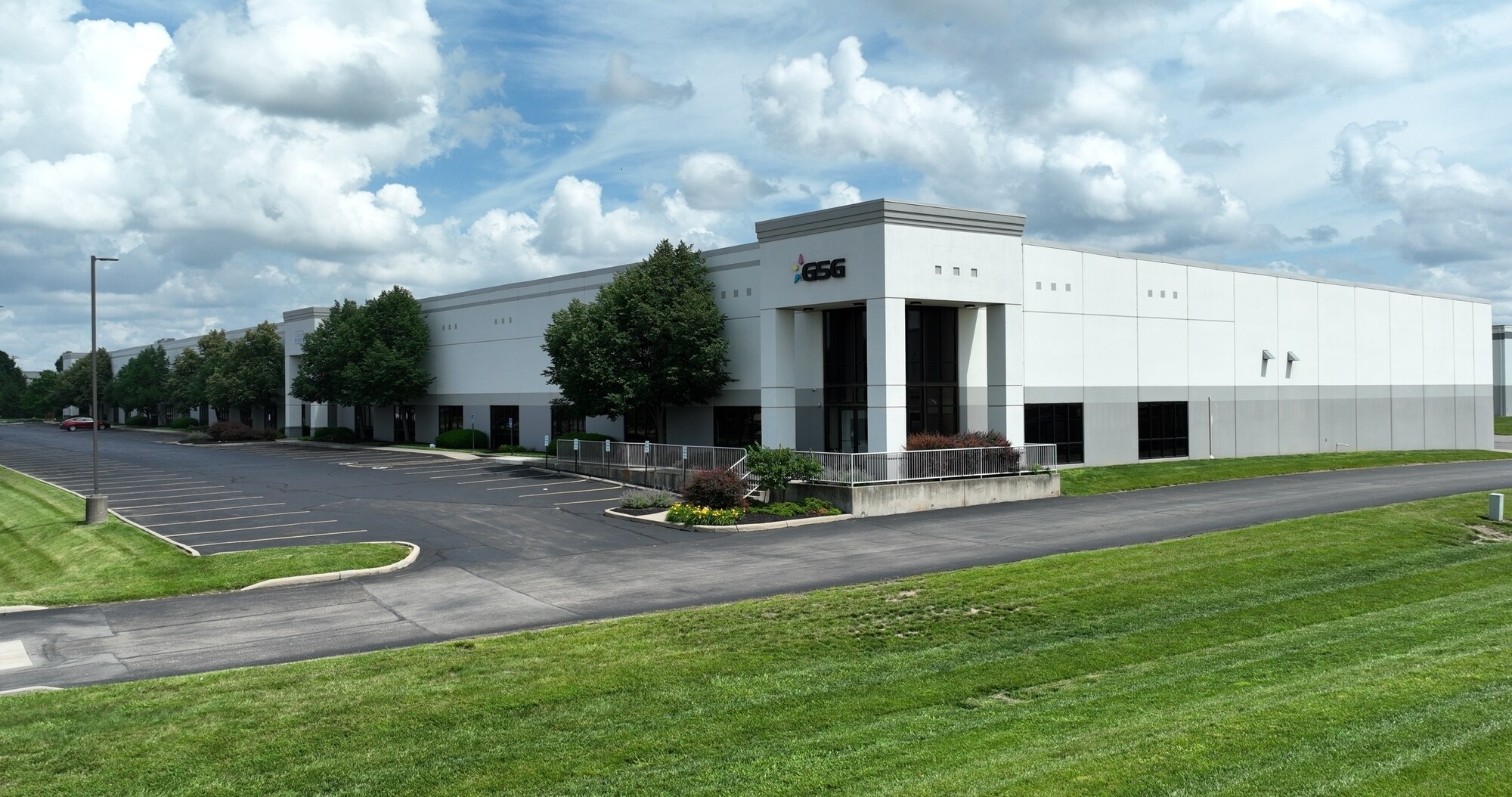 9407-9415 Meridian Way, West Chester, OH à louer Photo de l’immeuble– Image 1 sur 4