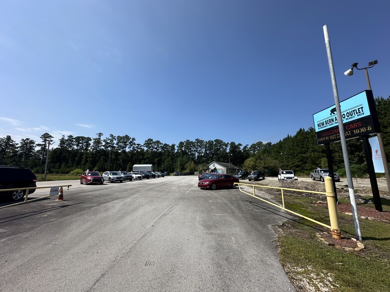 4605 E US Highway 70, New Bern, NC à louer - Photo de l’immeuble – Image 3 sur 10