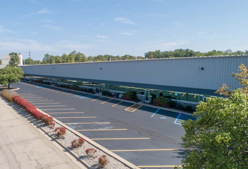 3390 Broadmoor Ave SE, Grand Rapids, MI à louer - Photo de l’immeuble – Image 2 sur 10