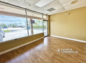 2810-2816 SE Federal Hwy, Stuart, FL à louer Photo intérieure– Image 2 sur 6