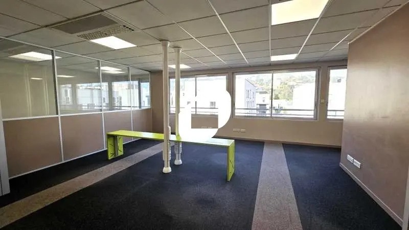 Bureau dans Lyon à louer - Photo de l’immeuble – Image 2 sur 11