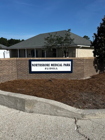 300 Gateway Dr, Slidell, LA à louer - Photo de l’immeuble – Image 1 sur 7