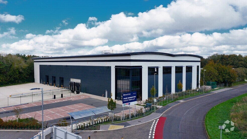 Jays Close, Basingstoke à louer - Vidéo aérienne – Image 2 sur 67