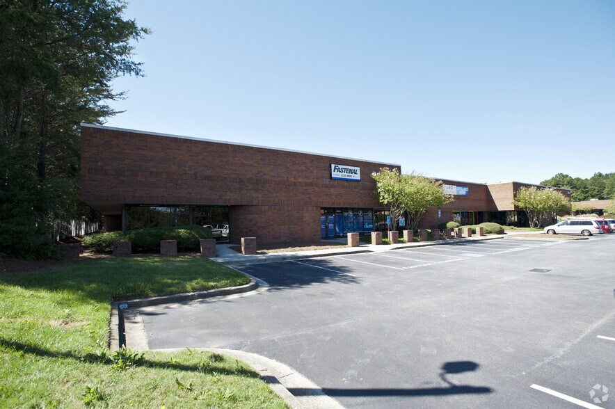 6230 Regency Pky, Norcross, GA à louer - Photo de l’immeuble – Image 3 sur 19