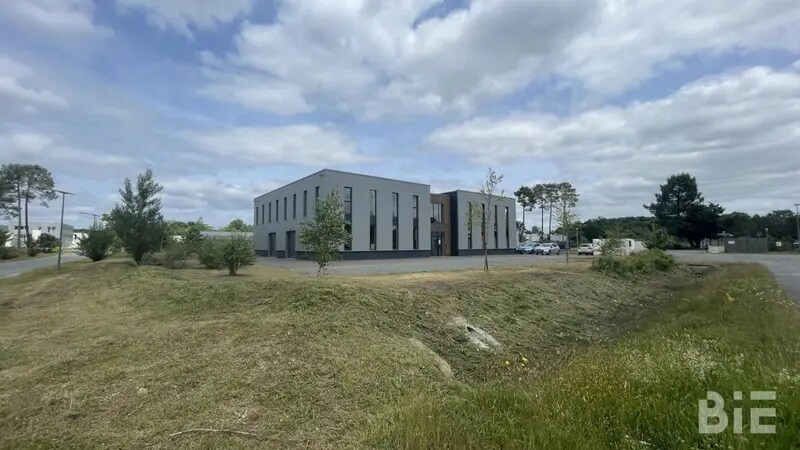 Local d’activités dans Martillac à louer - Photo de l’immeuble – Image 2 sur 7
