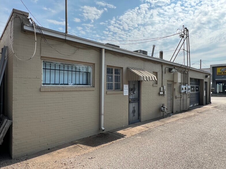4825 Poplar Ave, Memphis, TN à vendre - Photo de l’immeuble – Image 2 sur 2