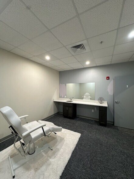 300 Industrial Way, Tiverton, RI à louer - Photo intérieure – Image 2 sur 15