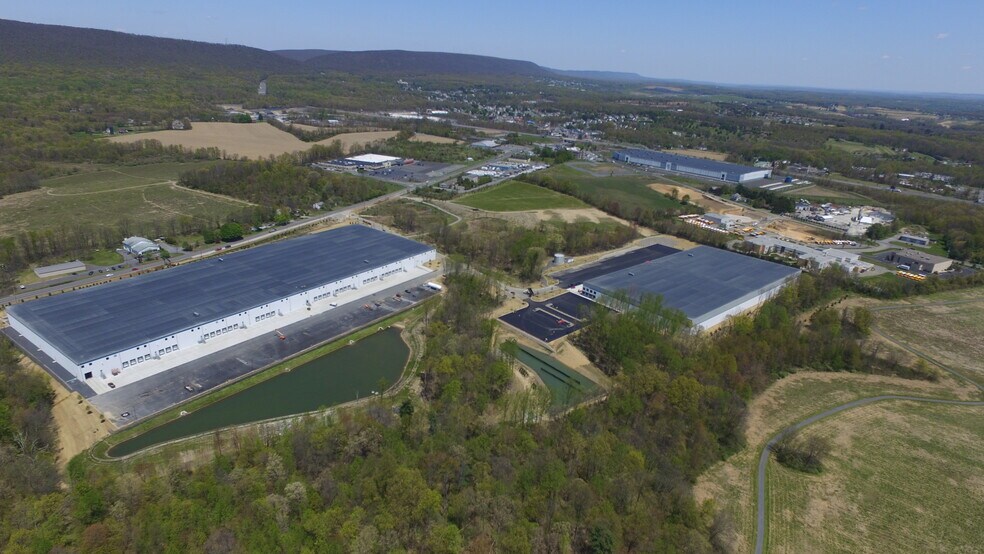 450 E Moorestown Rd, Wind Gap, PA à louer - Photo de l’immeuble – Image 1 sur 6