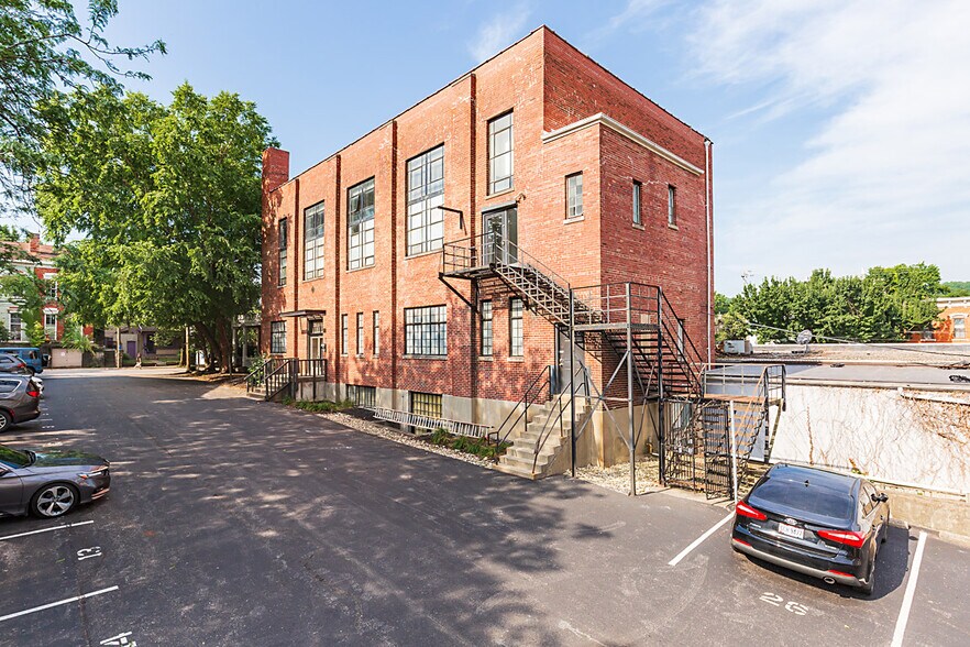 118 W 5th St, Covington, KY à louer - Photo de l’immeuble – Image 1 sur 12