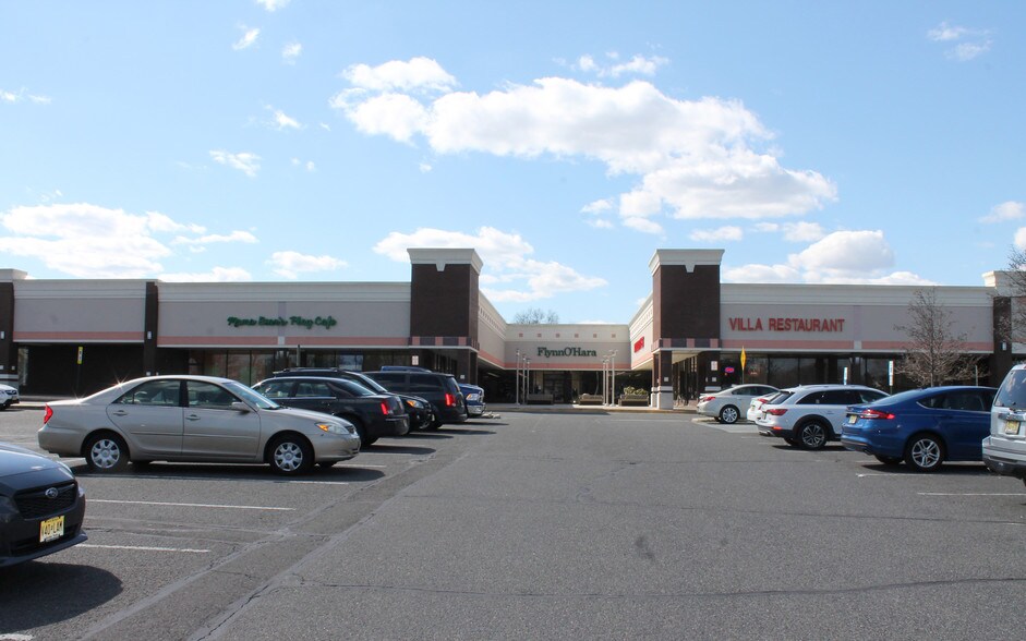 2143 State Route 35, Holmdel, NJ à louer - Photo de l’immeuble – Image 2 sur 3