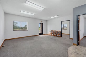 16658 11th St NE, Little Falls, MN à vendre Hall d’entrée– Image 2 sur 27