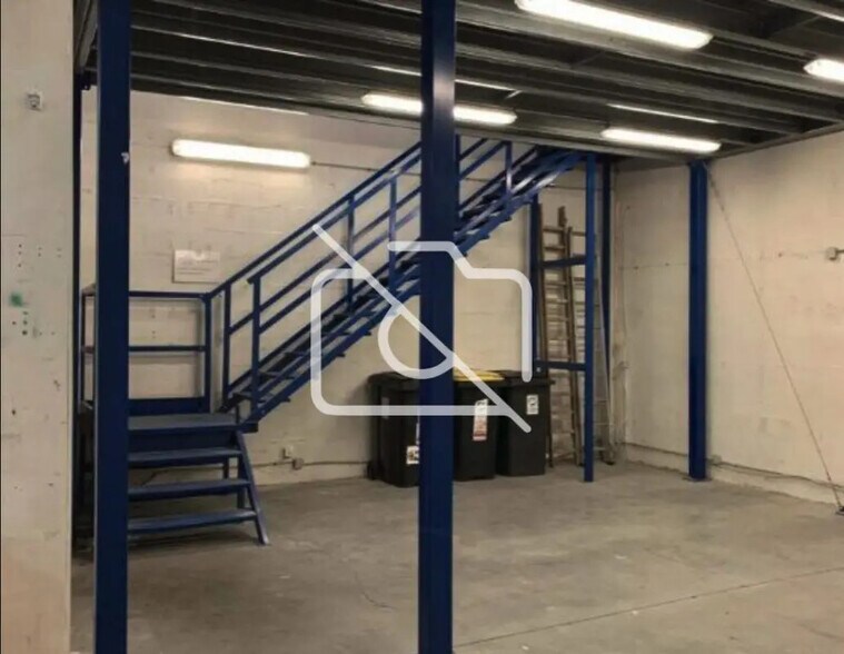 Local d'activités dans Champigny-sur-Marne à vendre - Photo de l’immeuble – Image 2 sur 6