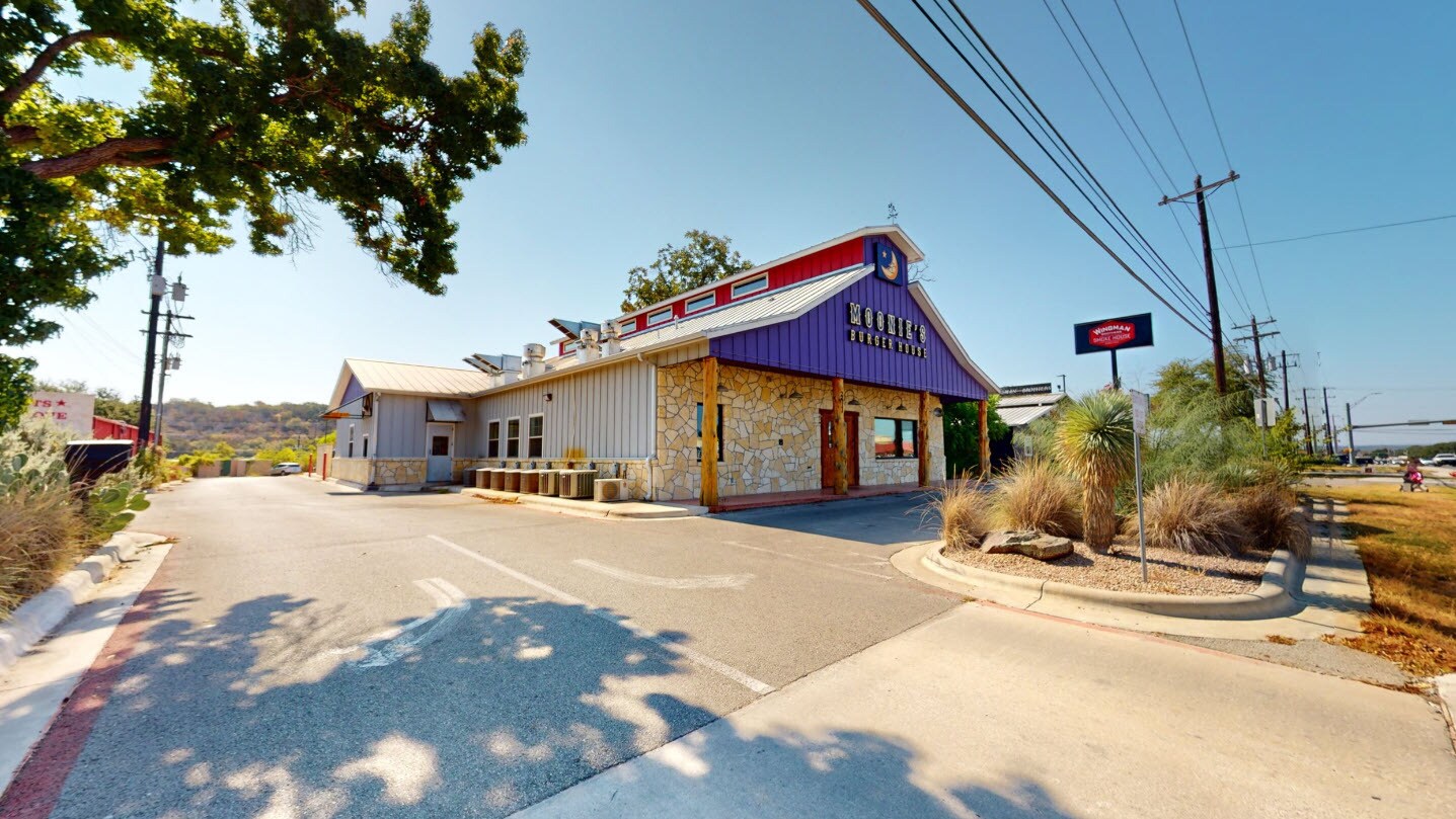 2411 N US Highway 281, Marble Falls, TX à vendre Photo de l’immeuble– Image 1 sur 32