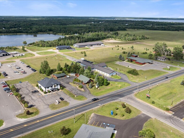 1435 Anne St NW, Bemidji, MN à vendre - Photo principale – Image 1 sur 62