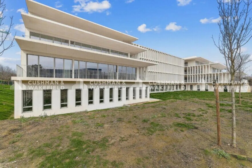 200 Rue Pierre Duhem, Aix-en-Provence à louer - Photo de l’immeuble – Image 1 sur 13