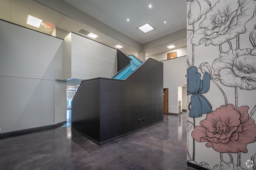 17043 El Camino Real, Houston, TX à louer - Hall d’entrée – Image 3 sur 14