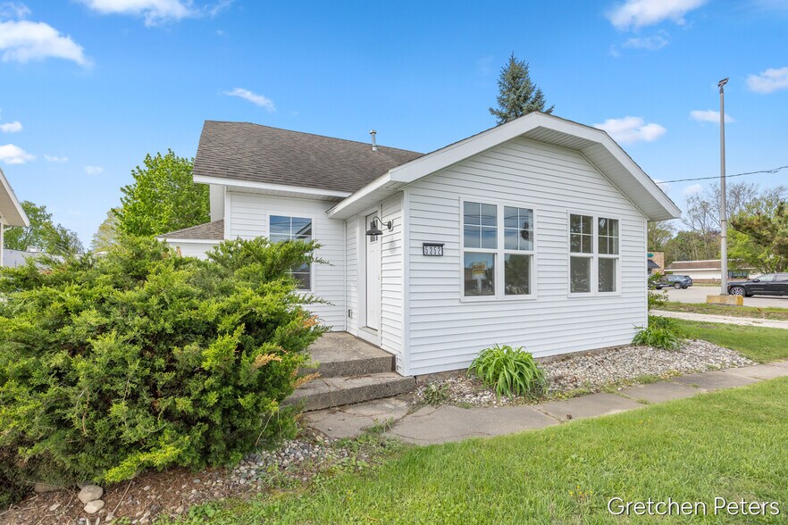 5352 Plainfield Ave NE, Grand Rapids, MI à vendre - Photo de l’immeuble – Image 2 sur 26