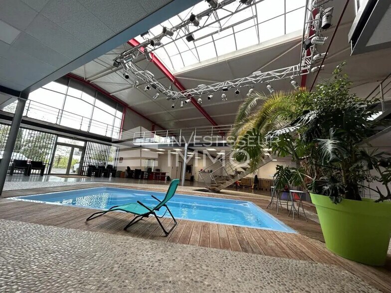 Bureau dans Vigny à vendre - Photo de l’immeuble – Image 2 sur 4