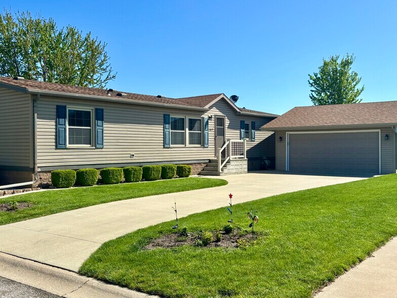 104 Enterprise Dr, Chenoa, IL à vendre - Photo de l’immeuble – Image 3 sur 26
