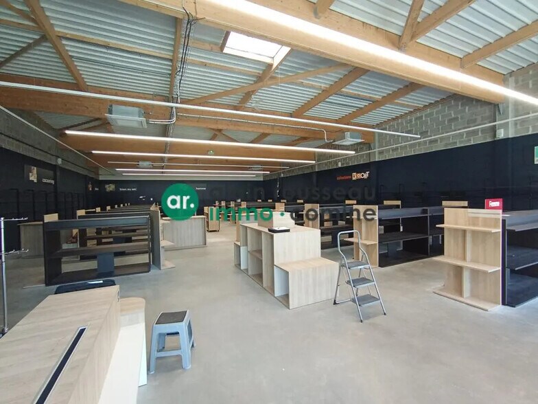Local commercial dans Verrières-en-Anjou à louer - Photo de l’immeuble – Image 3 sur 4