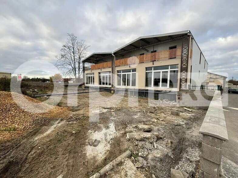 Local commercial dans Compiègne à louer - Photo de l’immeuble – Image 2 sur 5