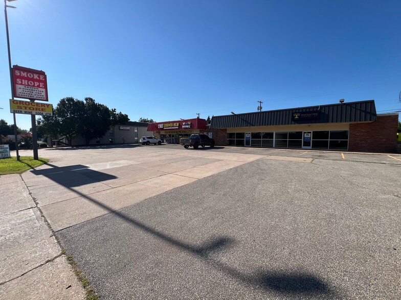 2840 NW 59th St, Oklahoma City, OK à louer - Photo de l’immeuble – Image 2 sur 2