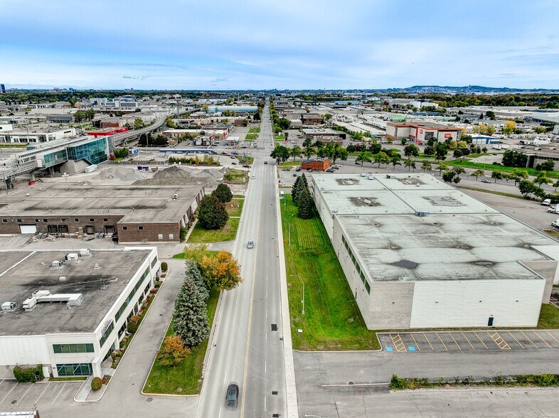 20 Boul Hymus, Pointe-claire, QC à louer - Photo de l’immeuble – Image 3 sur 12