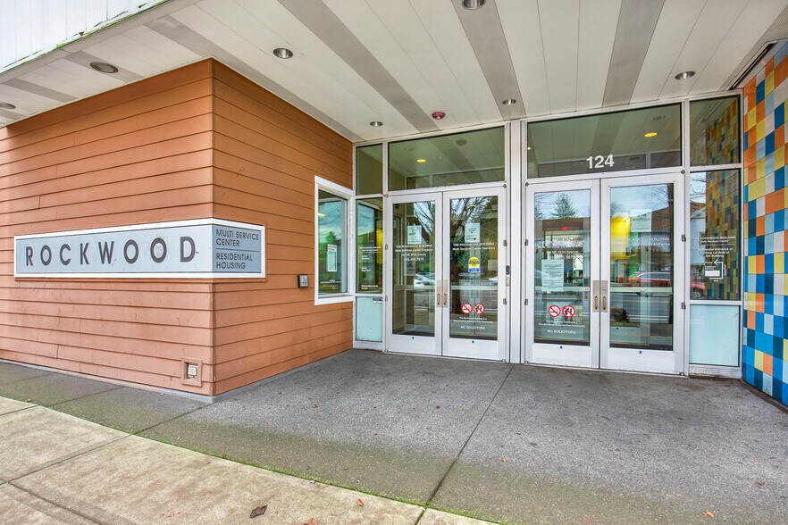 124 NE 181st Ave, Portland, OR à louer - Photo de l’immeuble – Image 2 sur 29
