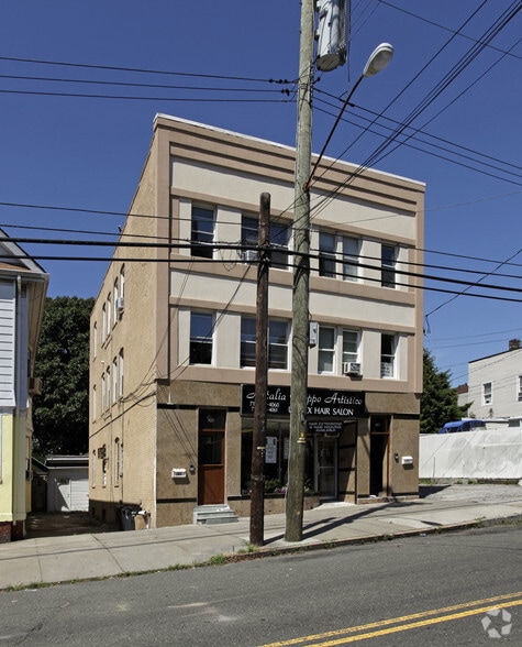238-240 Sand Ln, Staten Island, NY à vendre - Photo de l’immeuble – Image 3 sur 5
