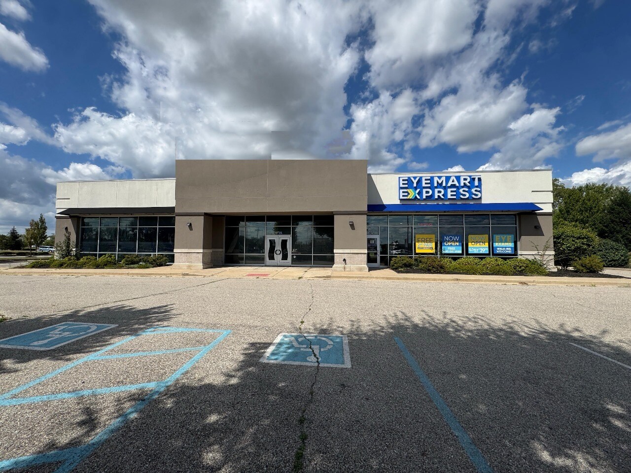 9782-9784 E US 36 Hwy, Avon, IN à louer Photo principale– Image 1 sur 15