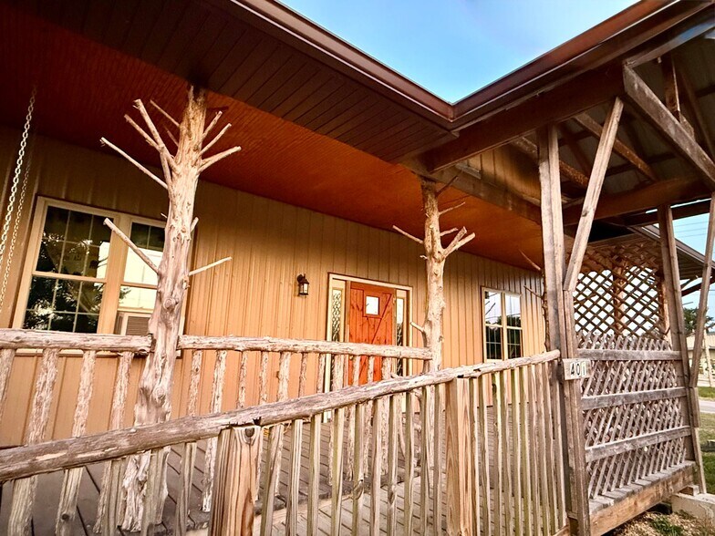 401 N Busch Ave, Mountain Grove, MO à vendre - Photo de l’immeuble – Image 2 sur 15