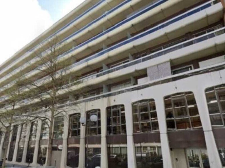 143 Bis Rue De Saussure, Paris à louer - Photo de l’immeuble – Image 2 sur 31