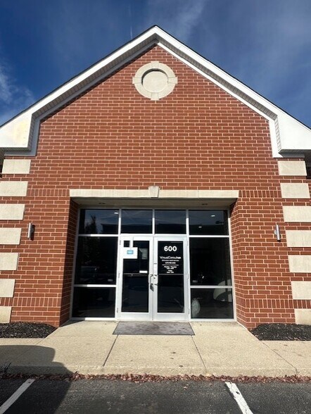 6905 E 96th St, Indianapolis, IN à louer - Photo de l’immeuble – Image 2 sur 5