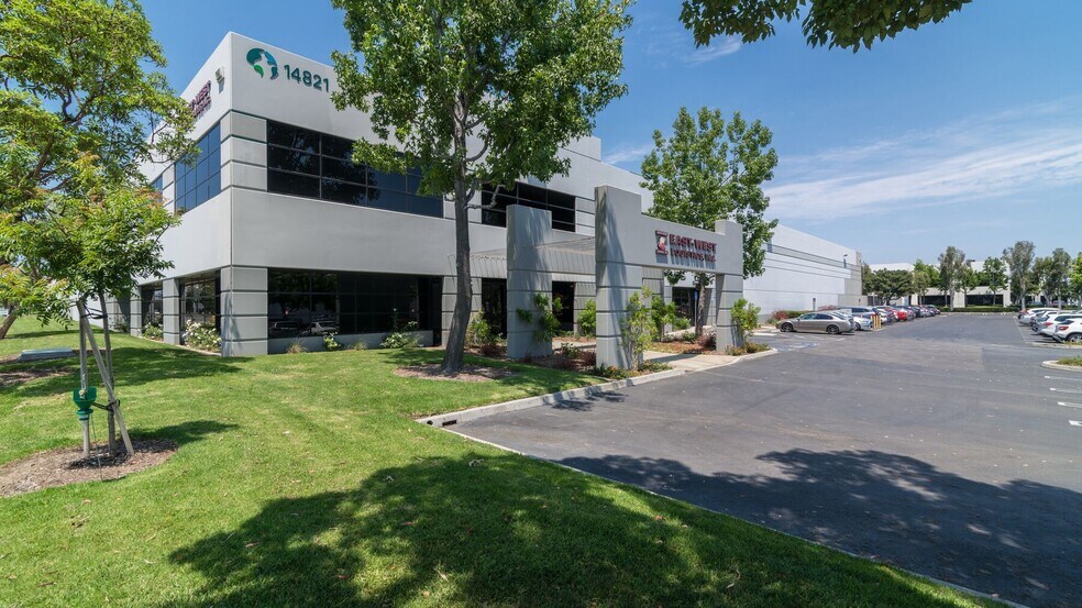 14821 E Northam St, La Mirada, CA à louer - Photo de l’immeuble – Image 2 sur 30