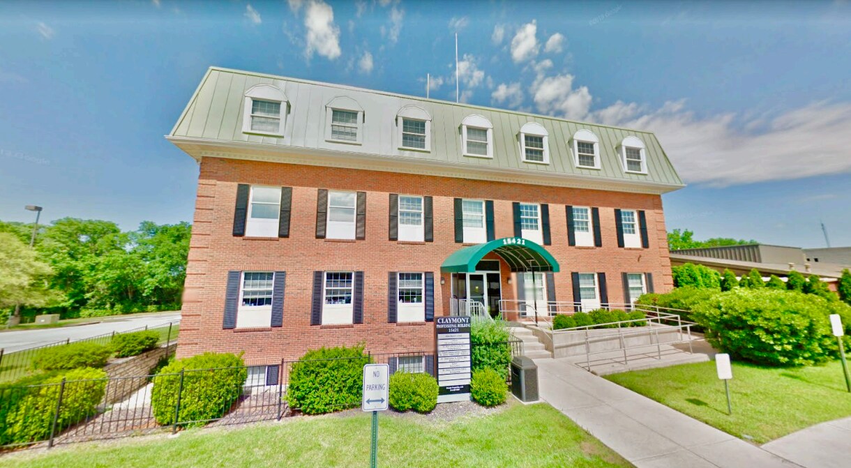 15421 Clayton Rd, Ballwin, MO à louer Photo principale– Image 1 sur 14