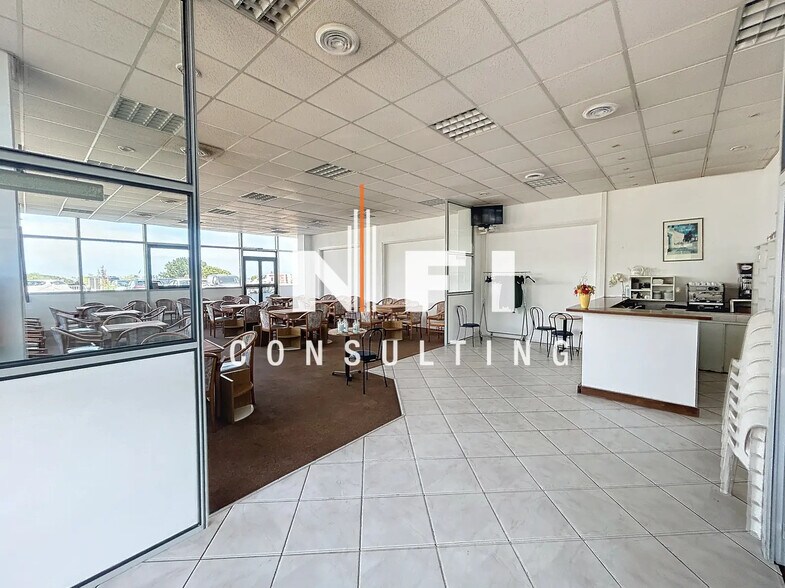Bureau dans Villeneuve-Loubet à louer - Photo de l’immeuble – Image 3 sur 7