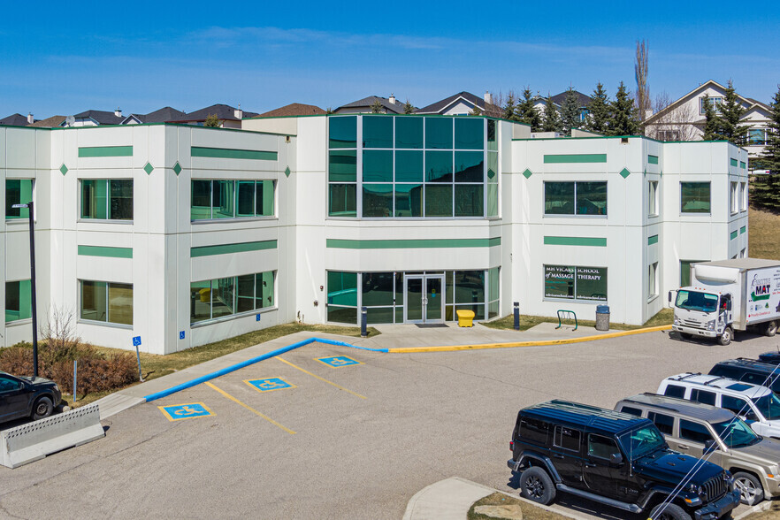 200 Country Hills Land NW, Calgary, AB à louer - Photo principale – Image 1 sur 4
