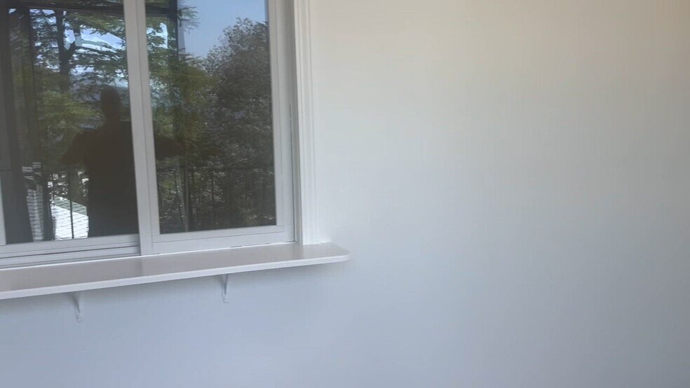 2505 Foothill Blvd, La Crescenta, CA à louer - Vidéo sur l’annonce professionnelle – Image 2 sur 8
