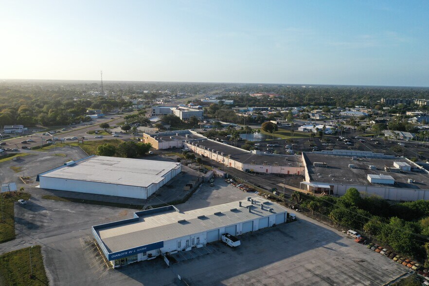 23180 Harper Ave, Port Charlotte, FL à louer - Photo de l’immeuble – Image 2 sur 11