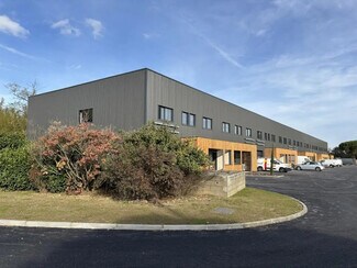 Plus de détails pour Local d'activités à louer